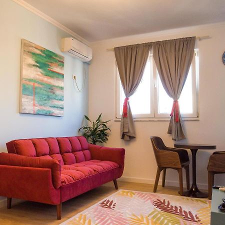 Bright Apartment Close To City Center Tirana Kültér fotó