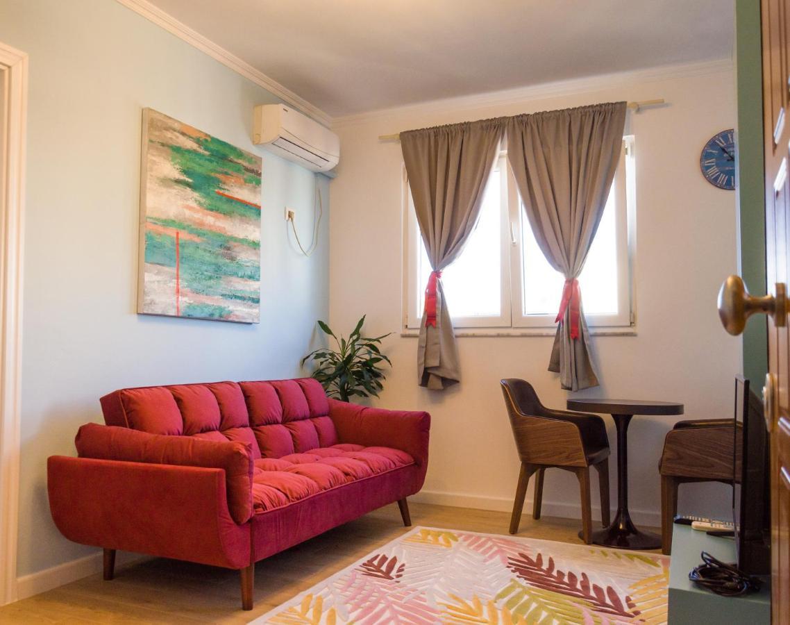 Bright Apartment Close To City Center Tirana Kültér fotó