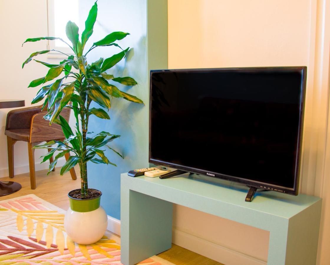 Bright Apartment Close To City Center Tirana Kültér fotó