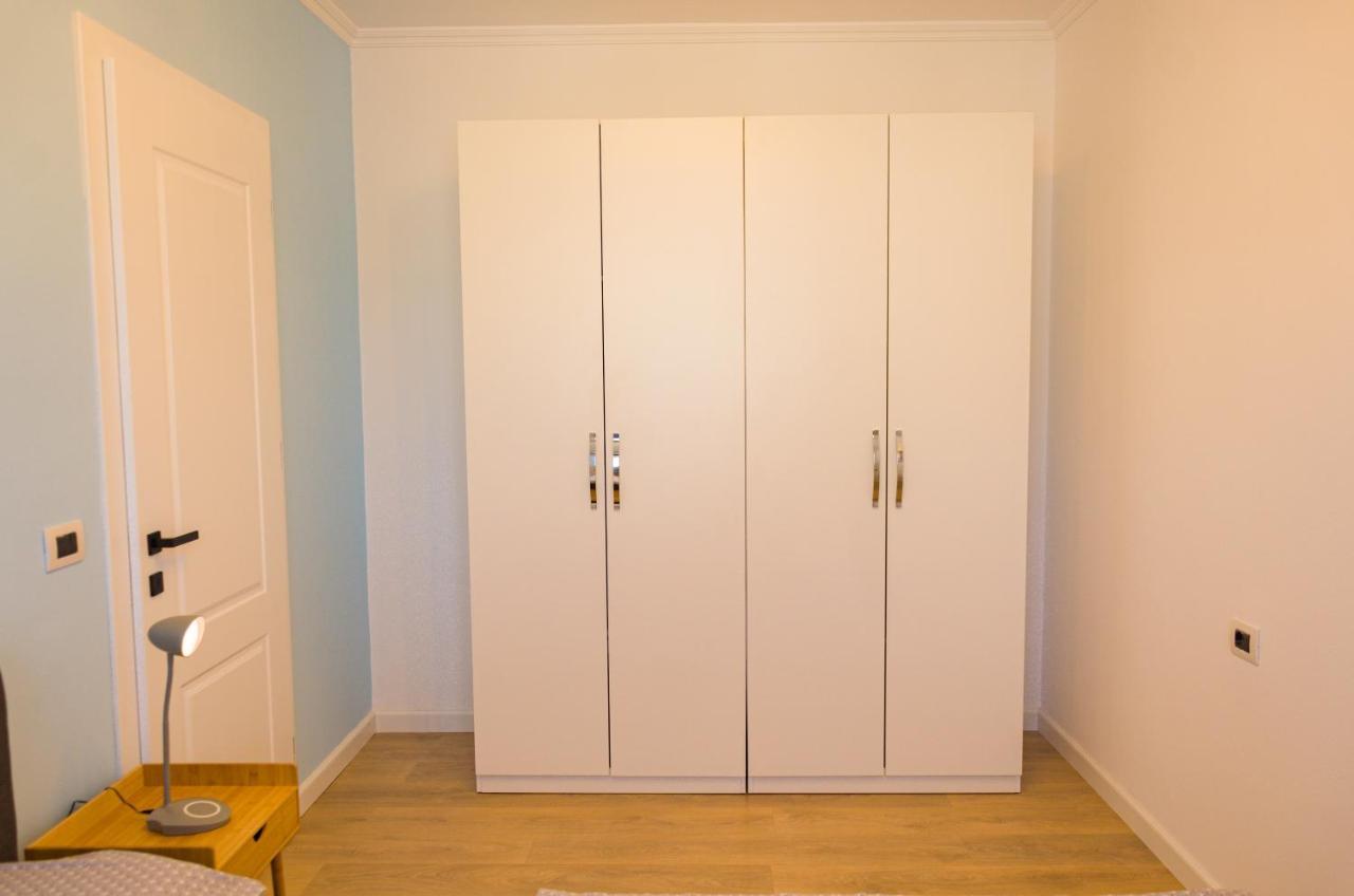 Bright Apartment Close To City Center Tirana Kültér fotó